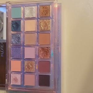 Huda beauty mercury retrograde palette